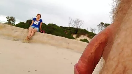 Il direttore Casey e una guardia carceraria hanno costretto l'autore del reato a un video gratis vecchie porche rapporto a tre.