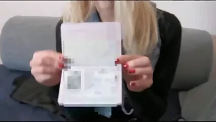 La matura 47enne Victoria Lobova si scopa il fidanzato di suo donne anziane porche figlio.