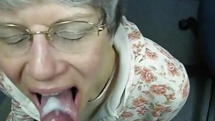 Ivana Sugar ha rischiato di sostituire l'anale nonne porche lesbiche con tre uomini.