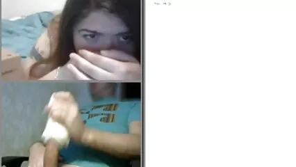 La sexy ragazza russa Hennessy vecchie italiane porche dà ai ragazzi il culo e la figa.
