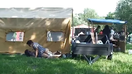Gli sposi sono entrati nella vecchie porche pelose sauna e hanno provato nuove sensazioni dal sesso bollente.