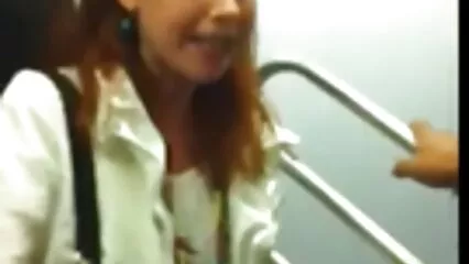 Carriera solitaria ha anziane porche scopato una cameriera elegante.