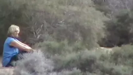 Il ragazzo nonne super porche priva l'innocenza di una fragile vergine.
