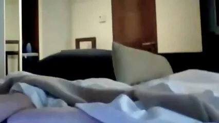 La belle nonne porche puttana Krystal Rush infila il cazzo del ragazzo in gola.