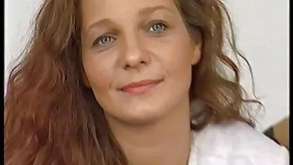 Per paura di essere licenziata, la donna delle pulizie asiatica Luna si scopa il suo datore di lavoro. film porno nonne porche