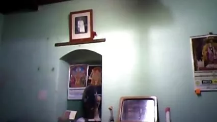 Le ragazze vengono trascinate da un nonne molto porche trio anale.