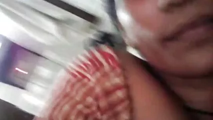 Carolina, alla prima chiamata, si precipitò dal capo in nonne porche gratis ufficio.
