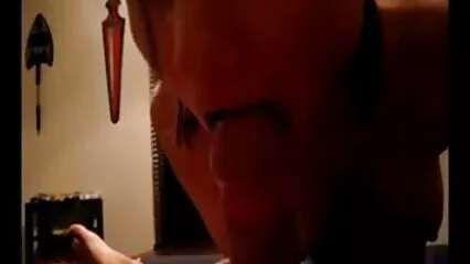 Papà non era contento di scopare sua figlia con un datore di lavoro nero davanti a lui. xxx vecchie porche