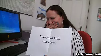 La bella, languente per il languore, succhia e foto di nonne porche si siede sul rafano del prescelto.