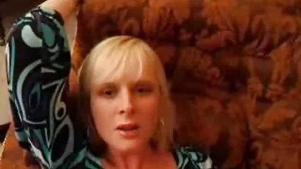 Leggero melodramma erotico anziane italiane porche - guarda questo film online su Porn.FLV .