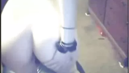 Ai pornografi è piaciuta la modella tatuata Rocky Emerson vecchie porche lesbiche per le riprese.