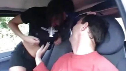 Il ragazzo si scopa la latina Gia dagli occhi castani anziane italiane porche per strada.