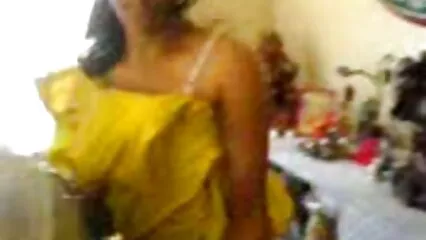 Ragazza esperta dalla belle nonne porche pelle scura con un bel bottino Gianna Dior scopa con un ragazzo.