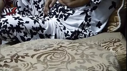 Le fighe spesse nonne porche nude di due amanti entrano nei buchi della meretrice Bree Hayes.