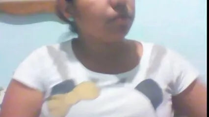 Giovane ragazza con le tette piccole scopa con vecchie porche inculate il fidanzato.