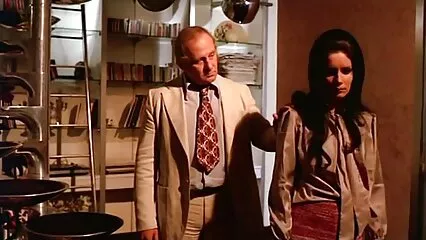 Nella camera da letto vecchie porche lesbiche matrimoniale, un uomo sposato ha strappato la sua amante Katrina Jade.