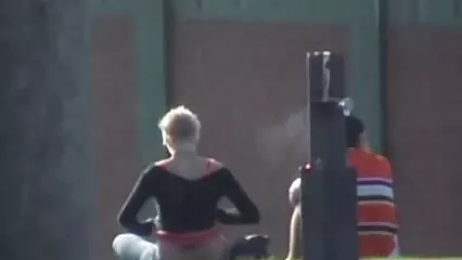 Si offrì di mettersi al passo con l'appetito vecchie porche in calore del tradimento.