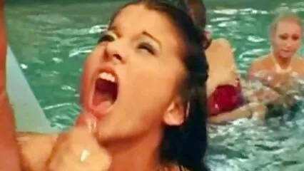 Passionale scopata vecchie porche amatoriali mattutina Angelica Grace con la prescelta a bordo piscina.