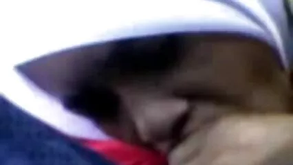 La debuttante Lucy ha vecchie porcone gratis accettato di scopare con un pornografo davanti alla telecamera.
