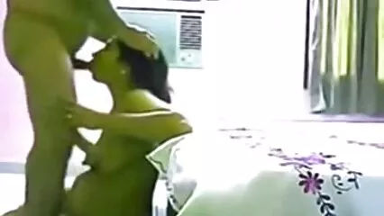 Il tassista nonne italiane porche riconoscente fa una bella scopata alla bella mora Abigail Ash.