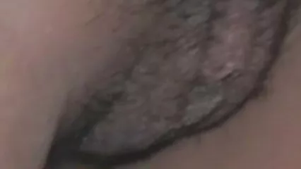 I fan del sesso schietto si sono ritirati in giardino alle vecchie porche piace giovane e hanno scopato.