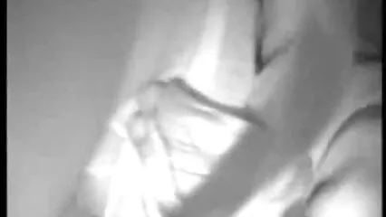 La troia si fa sborrare in foto di vecchie porche faccia e beve da una ciotola di gocce cadute.
