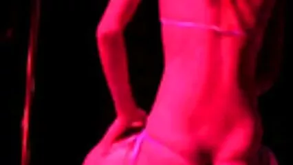 Immerge la lingua nella vecchie porche xxx vulva.