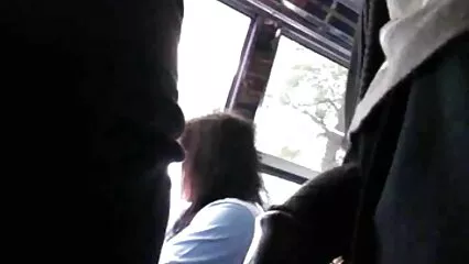 Sesso di un fratello con una vecchie porche pompinare sorellastra, quando la mamma cammina costantemente nelle vicinanze.