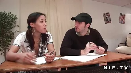 Ha chiesto all'amica del vecchie porcone italiane suo ragazzo di farsi fottere.